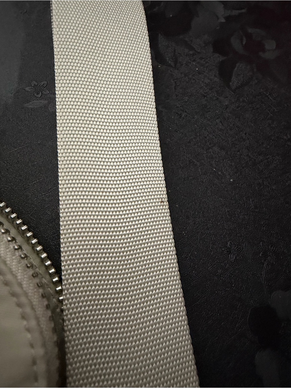 LULULEMON | DUAL WRISTLET WALLET IRIDESCENT & BONE - Picture 8 of 8